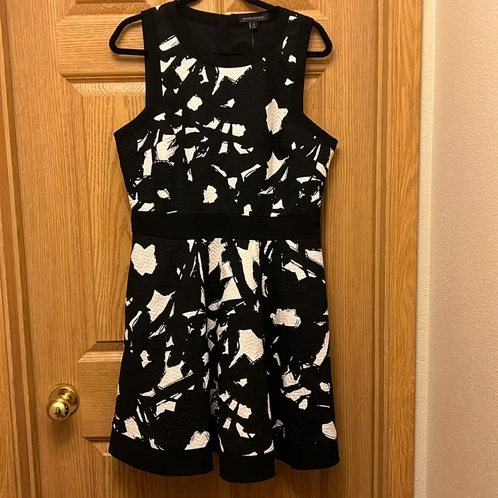 Banana Republic Midi-Dress Abstract Black and White New with Tags 14 - Picture 1 of 16